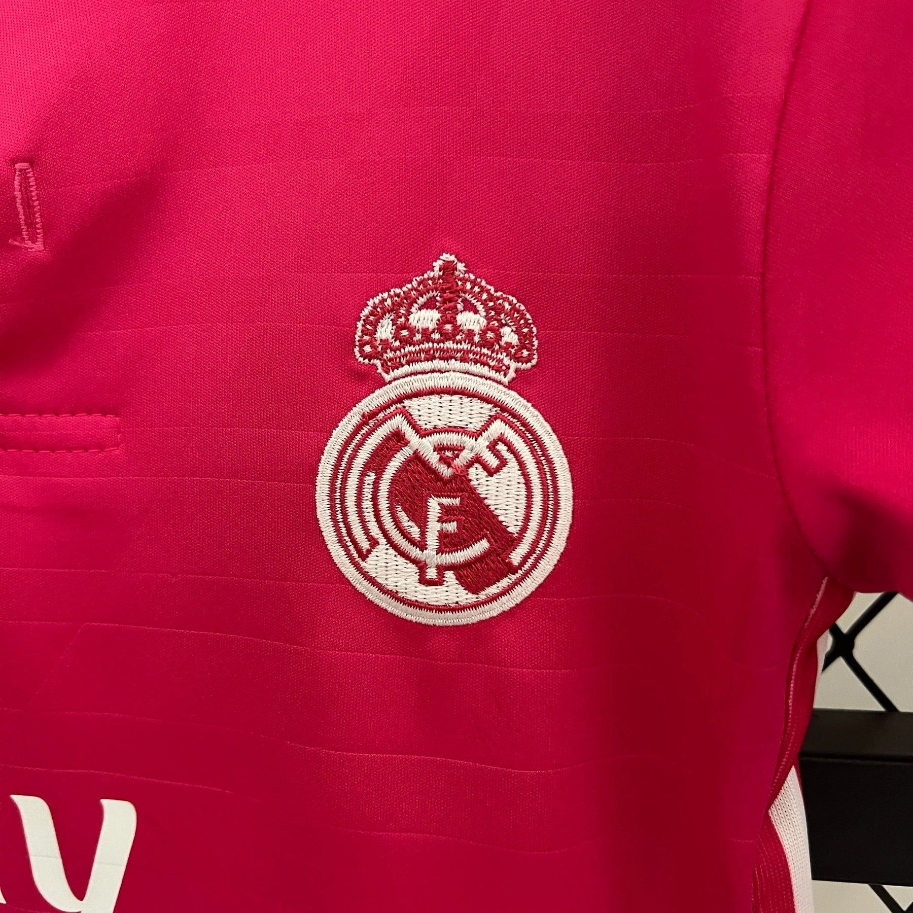 Ronaldo CR7 Real Madrid 14-15 Pink- Kids jersey ( shirt and shorts included )