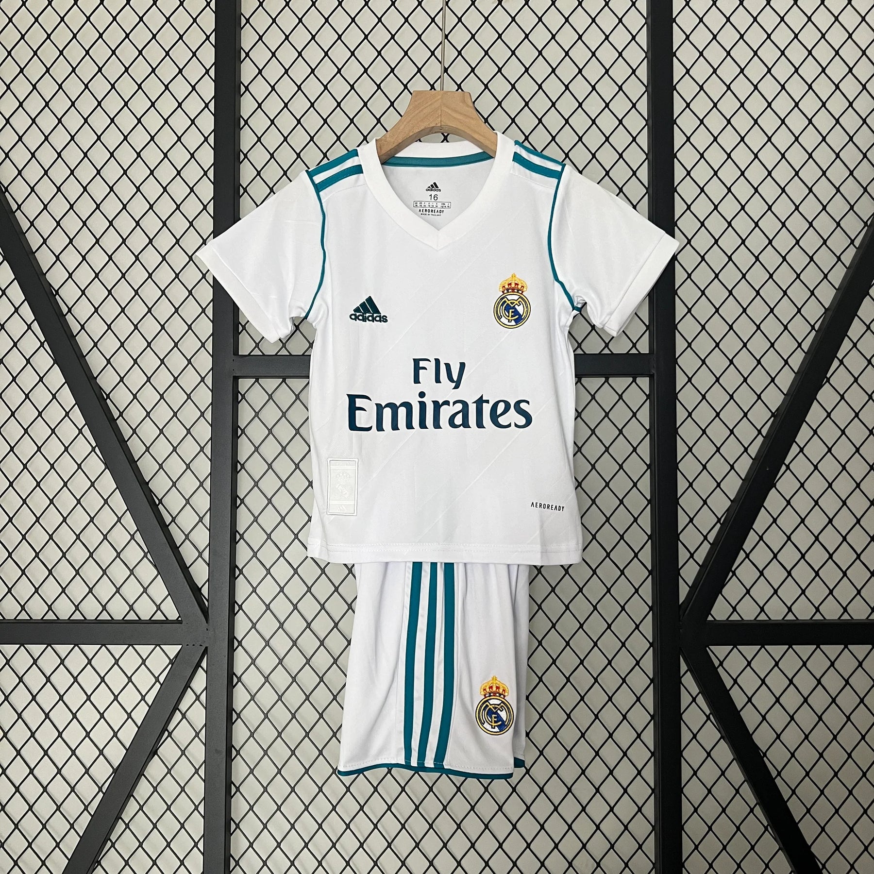 Ronaldo CR7 Real Madrid children's Kit | 17/18 children's Iconic Los Blancos Style