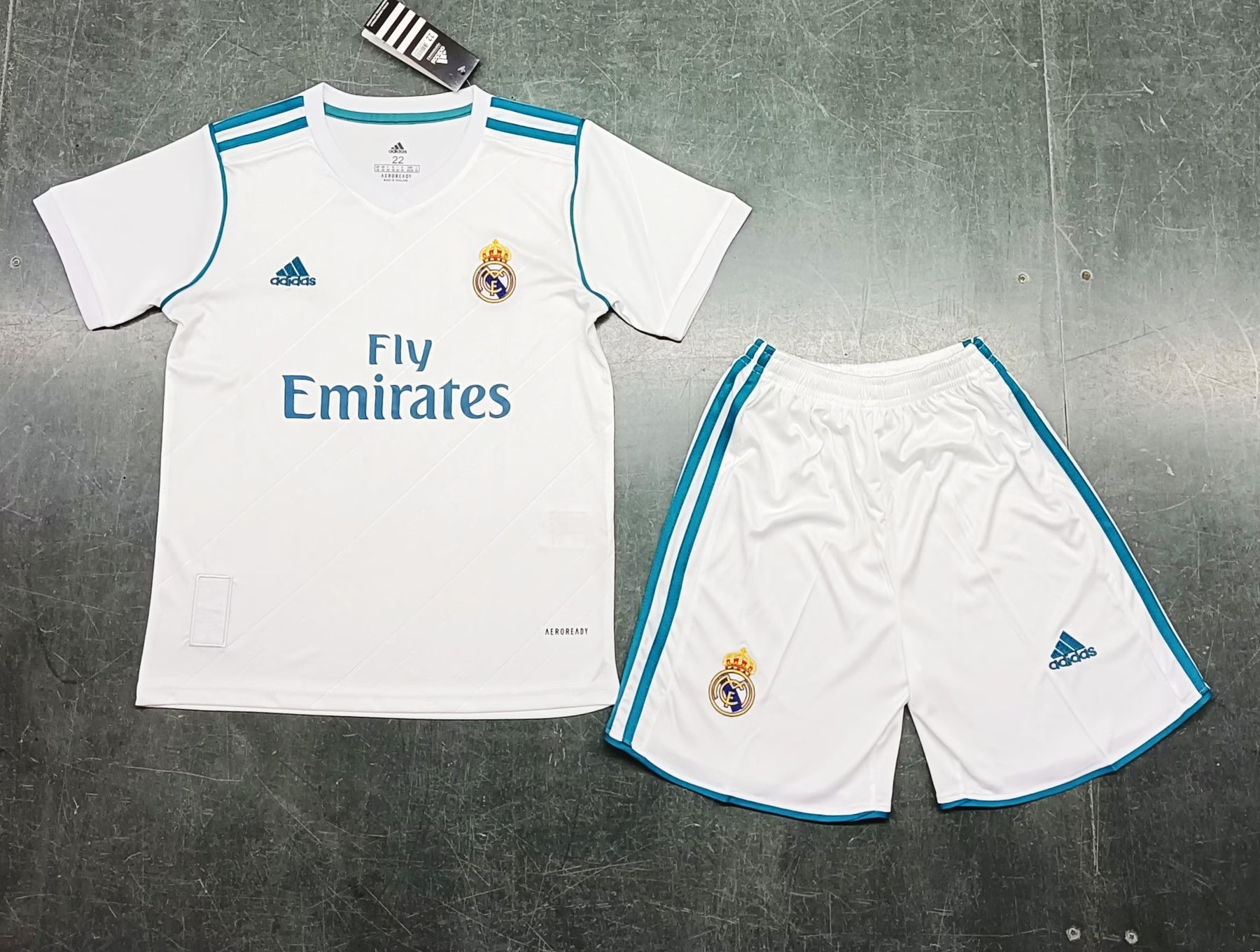 Ronaldo CR7 Real Madrid children's Kit | 17/18 children's Iconic Los Blancos Style