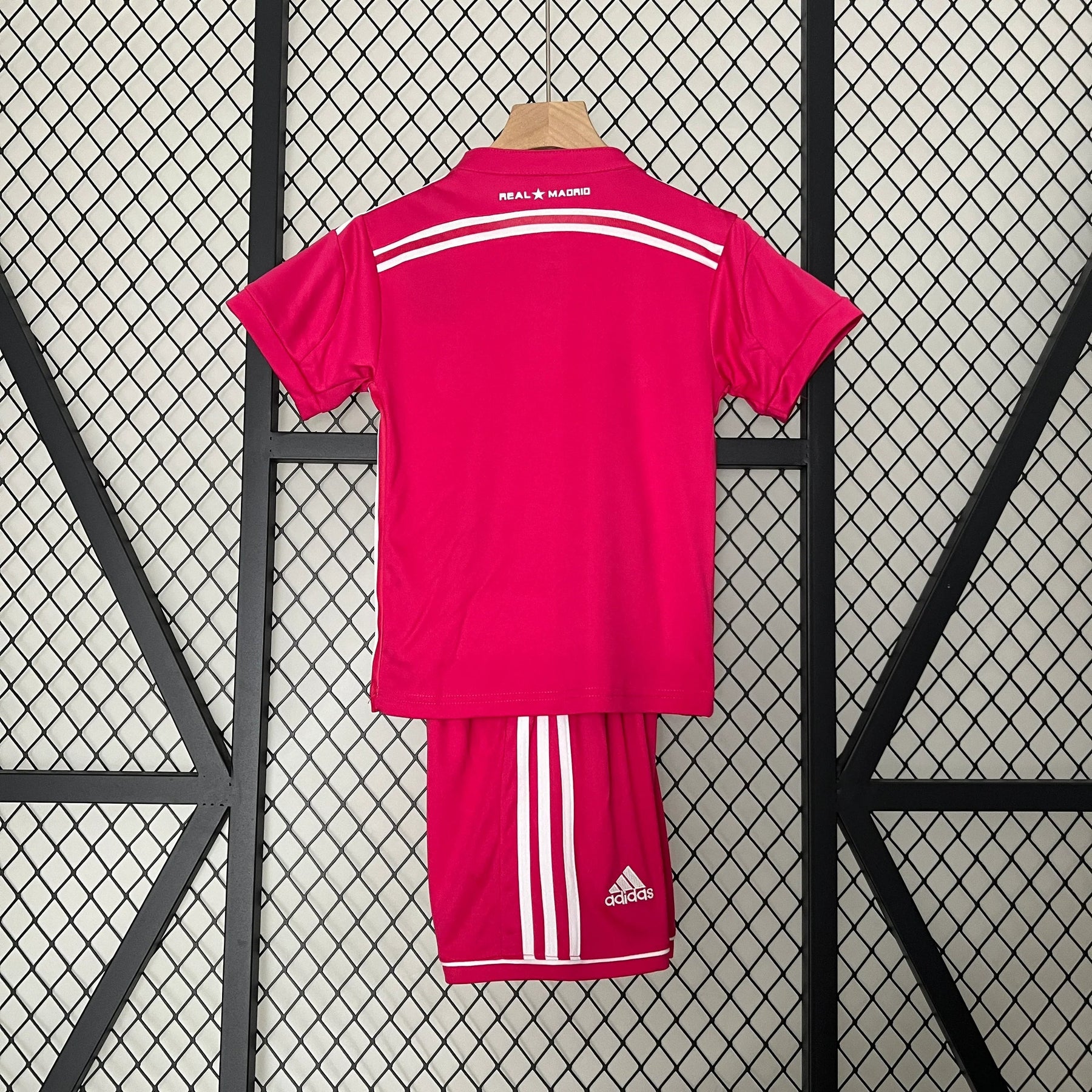 Ronaldo CR7 Real Madrid 14-15 Pink- Kids jersey ( shirt and shorts included )