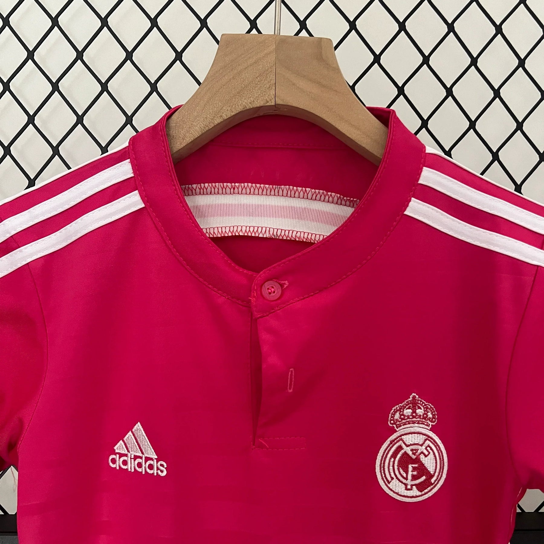 Ronaldo CR7 Real Madrid 14-15 Pink- Kids jersey ( shirt and shorts included )