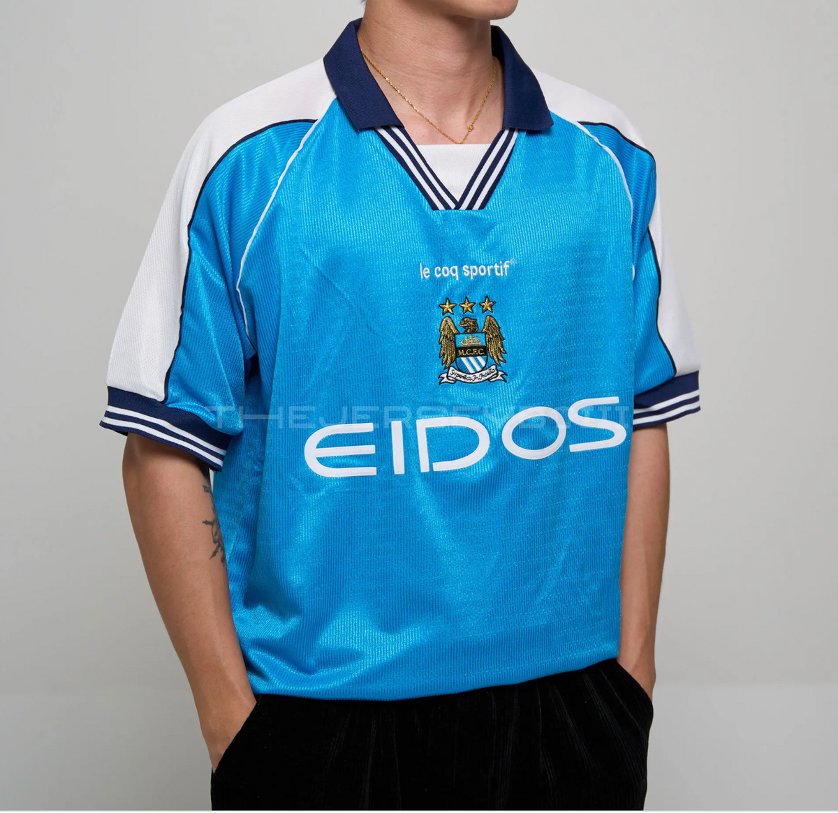 Special edition Noel GallagherManchester city 1999 home shirt