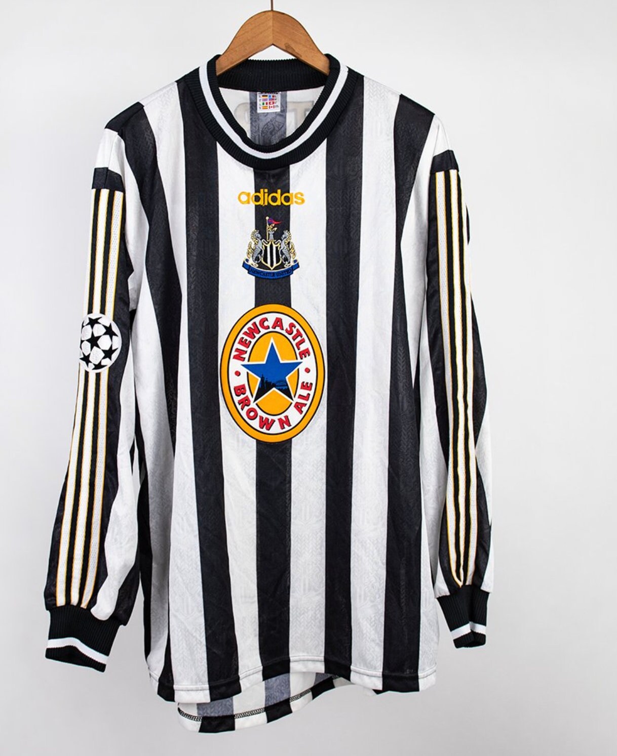 Retro Newcastle united1997-98 home shirt